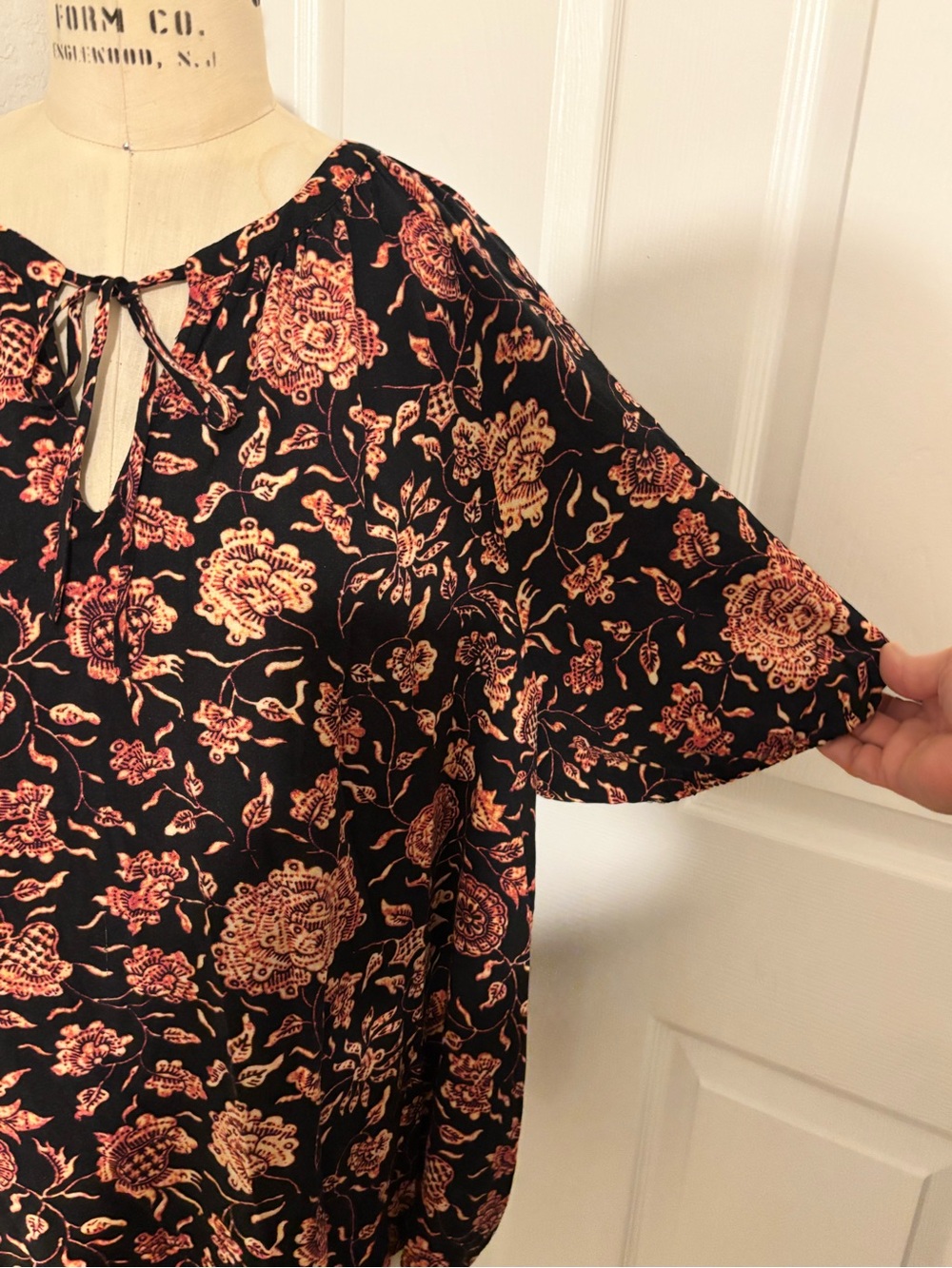 Ava & Viv Black Tunic with Coral Floral Print and Tie Neck